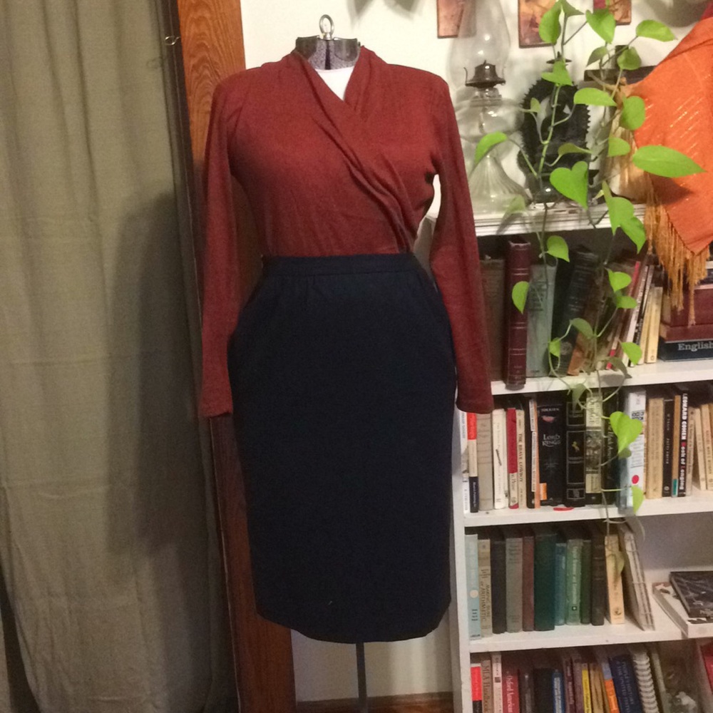 Beautiful, Vintage 100% Wool, Lined, Dark Navy Pendleton Skirt + POCKETS